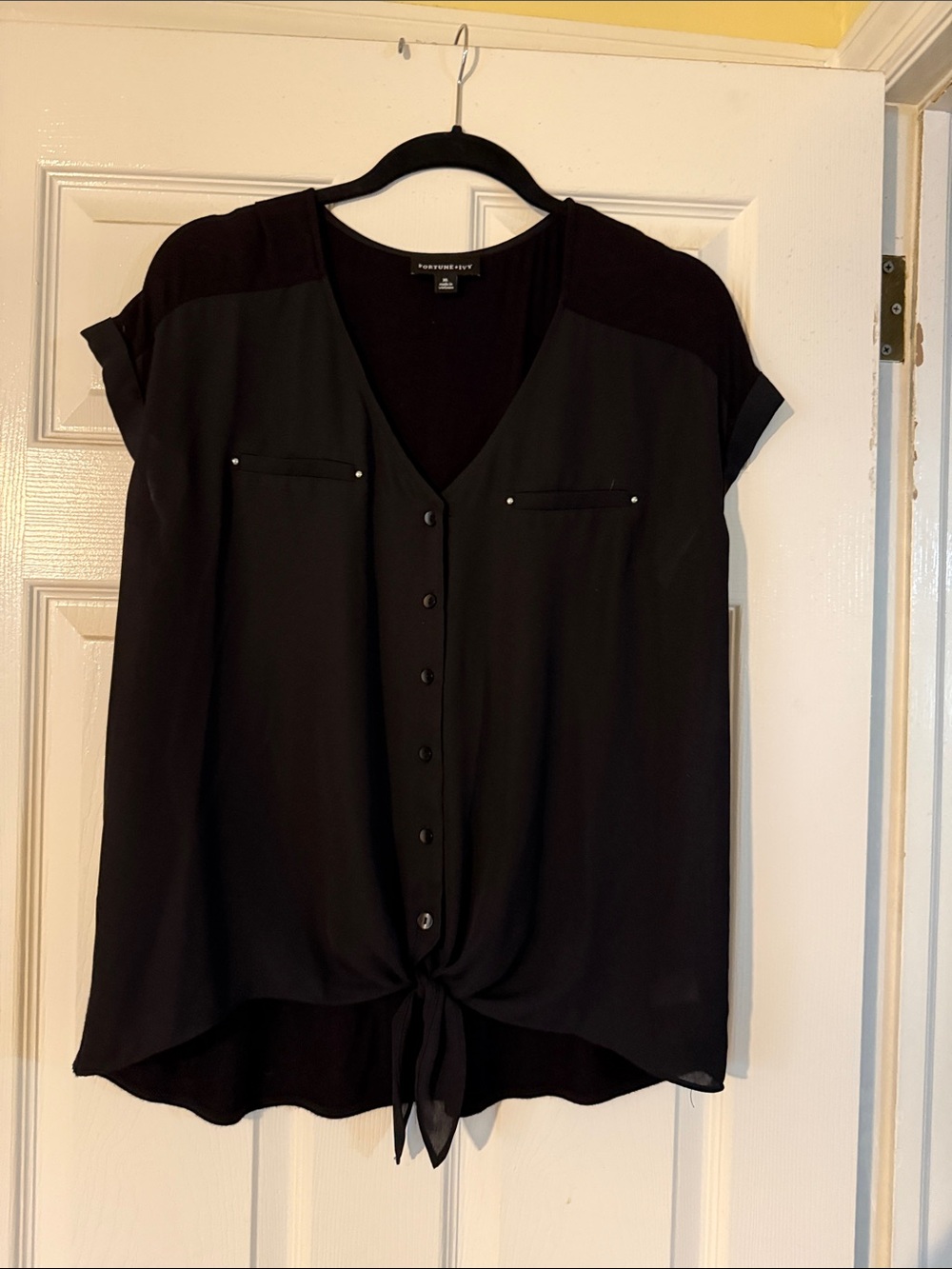 Black Short-Sleeve Button Front Tie-Hem Blouse